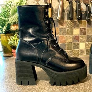 Steve Madden Trevor Black Y2K 90s chunky lug goth combat boots EUC